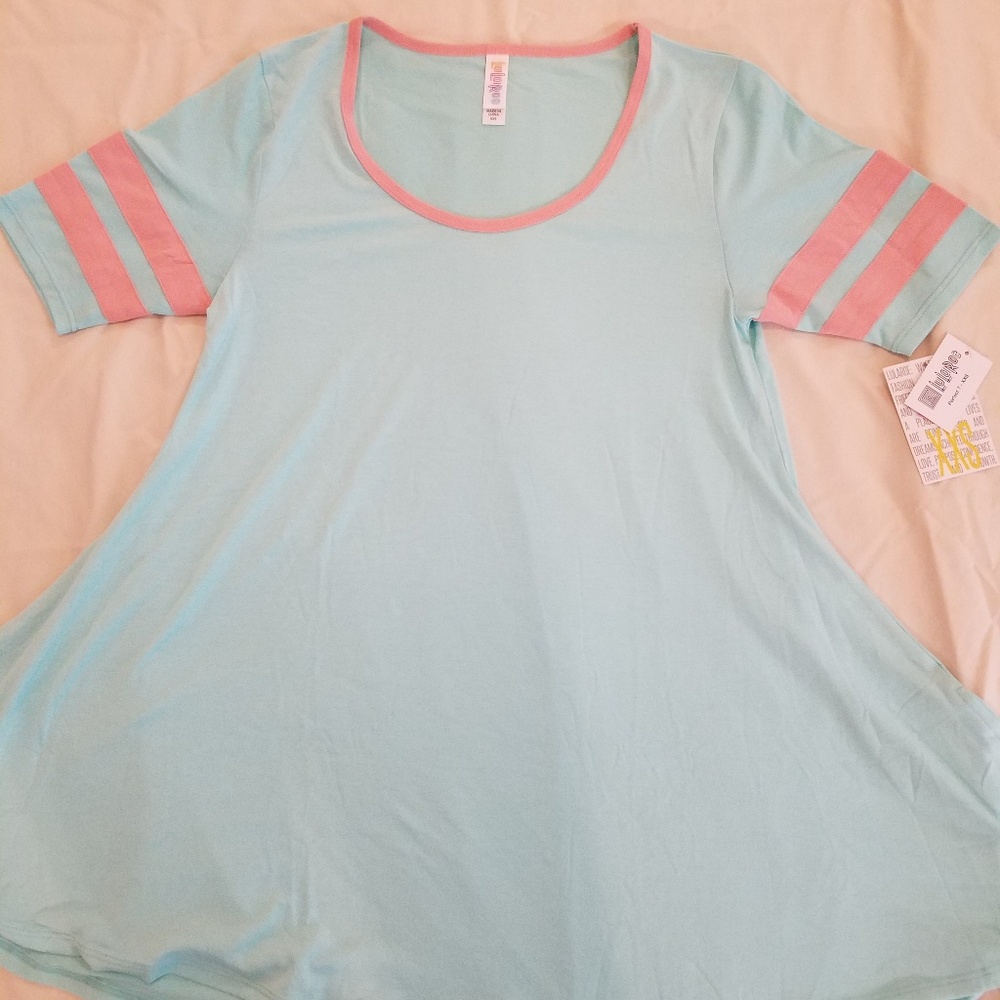 LulaRoe Perfect T top